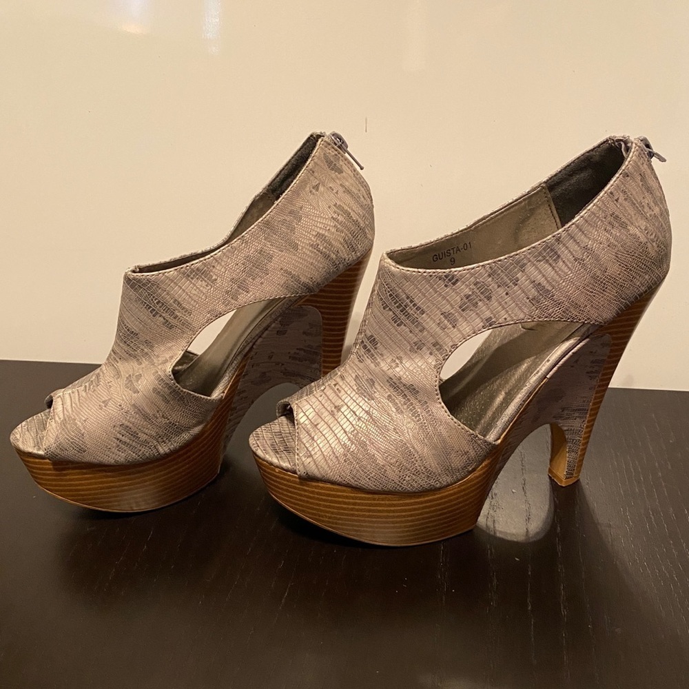 Gomax Silver Snake Print Stacked Modern Platforms - Picture 4 of 12